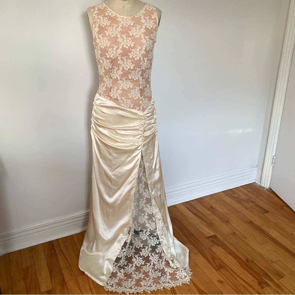 Elegant Cream Lace Evening Gown Wedding Dress